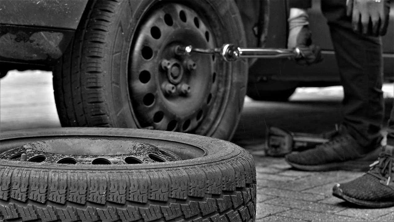 winter tires, tire service, tire, automobile, tyres, car tire, rubber, security, tire profile, vehicles, snow, nature, tire disposal, second hand, season, power, screws, nuts, man, rims, assembly, assemble, black-and-white, hands, tool